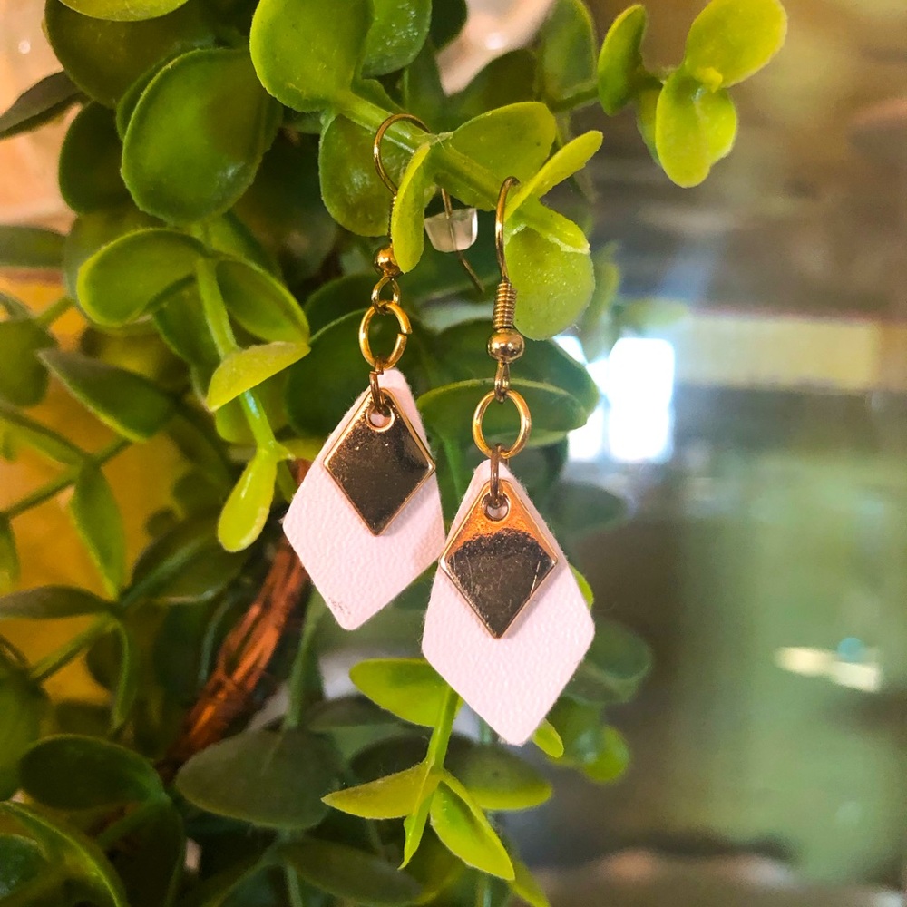 “Golden Créme” Drop Earrings